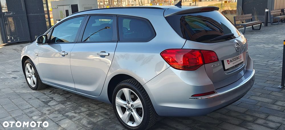 Opel Astra 1.4 Turbo Cosmo - 25