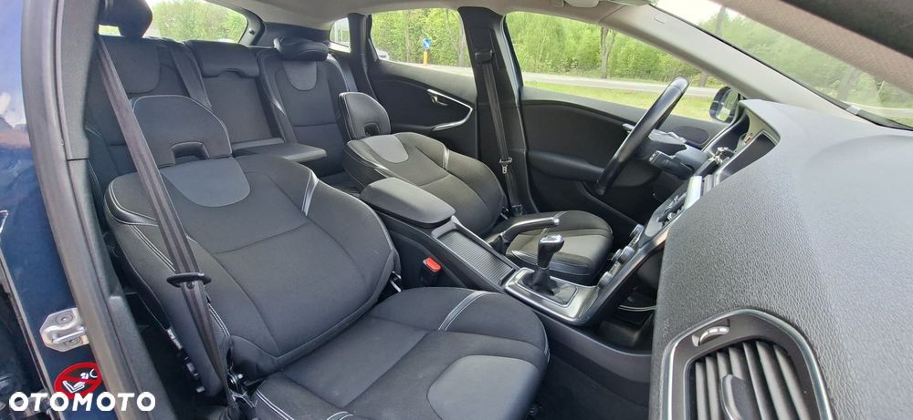 Volvo V40 D4 Momentum - 23