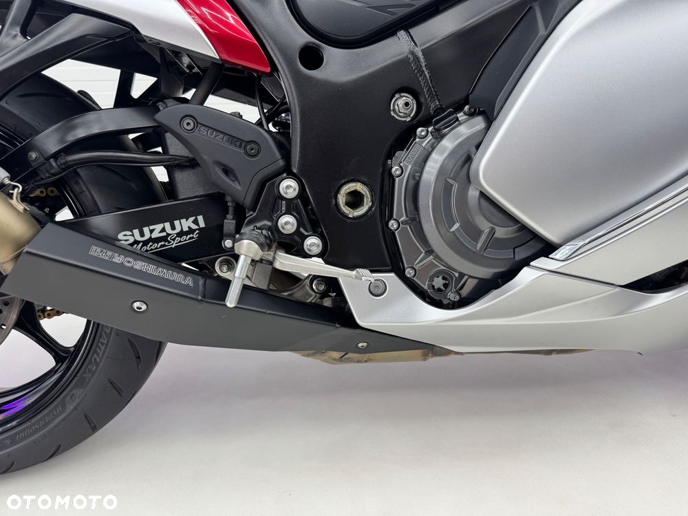 Suzuki GSX - 18