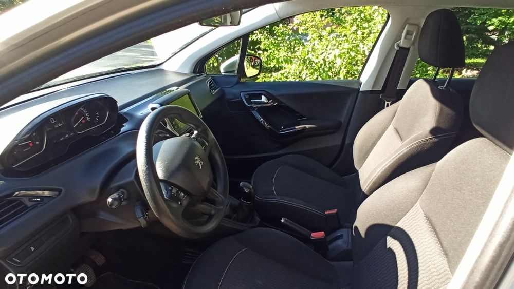 Peugeot 208 - 10