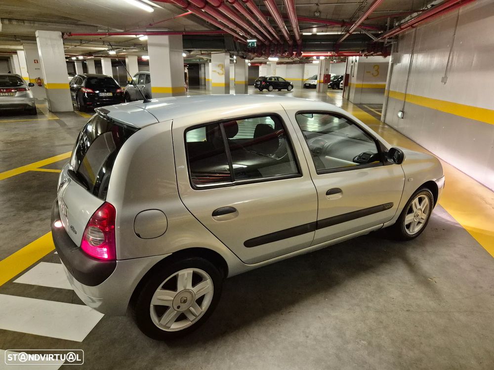 Renault Clio 1.2 16V Confort Dynamique - 8