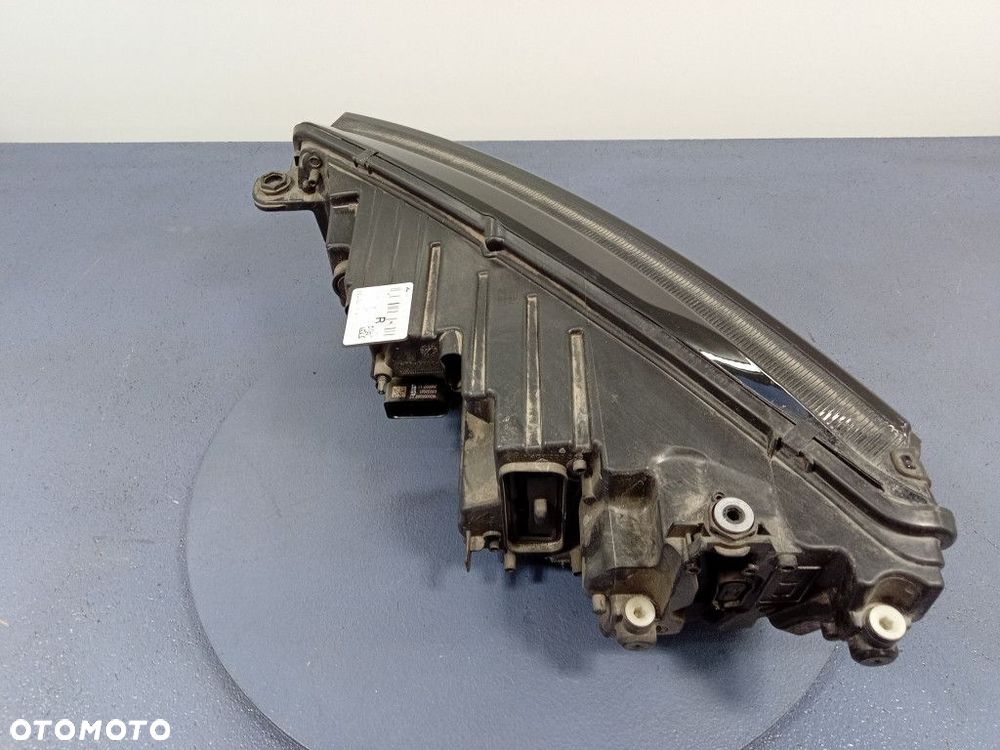 OCTAVIA IV 20- REFLEKTOR PRAWY FULL LED 5E4941016 - 7