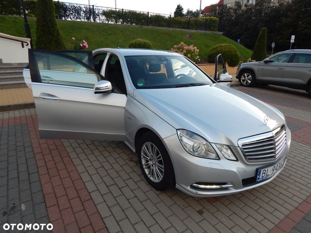 Mercedes-Benz Klasa E 250 CGI BlueEff Elegance - 34