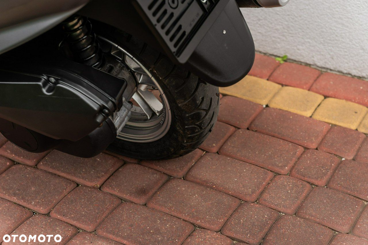 Suzuki Burgman - 8