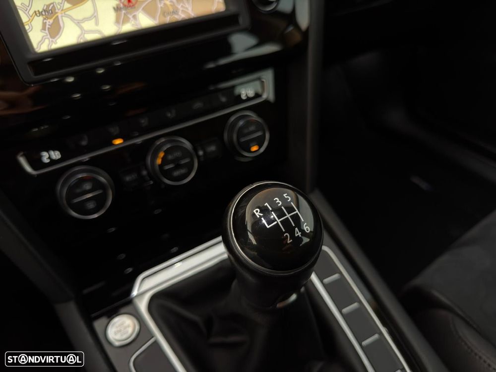 VW Passat Variant 2.0 TDi Highline - 30