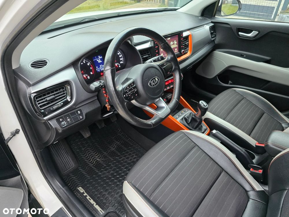 Kia Stonic 1.4 L - 13
