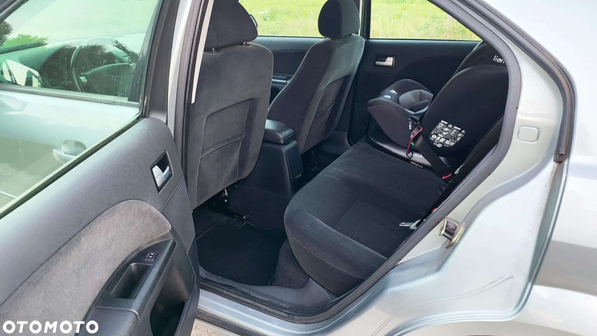Ford Mondeo 2.0 Ghia - 11