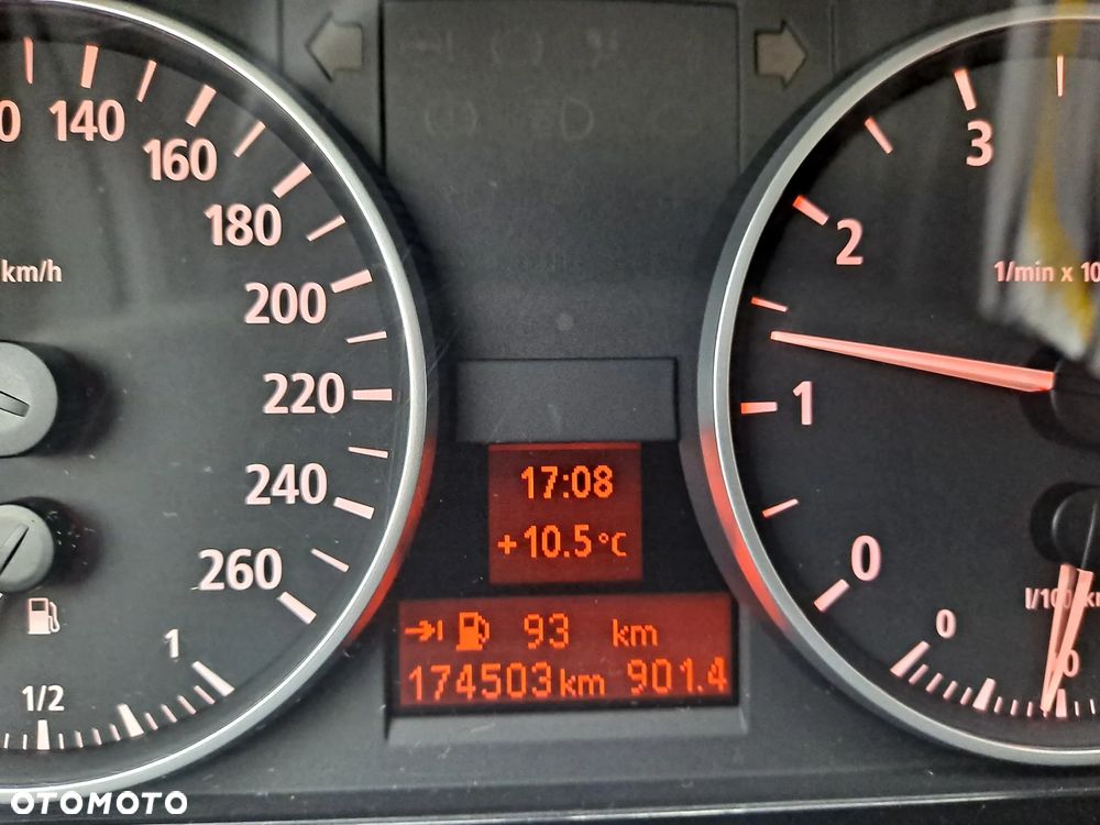 BMW Seria 3 318i - 27