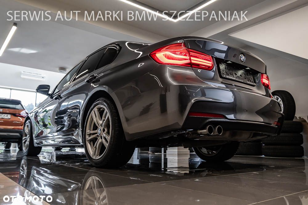 BMW Seria 3 330i M Sport - 10