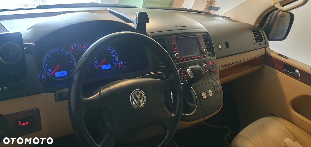 Volkswagen Multivan - 33