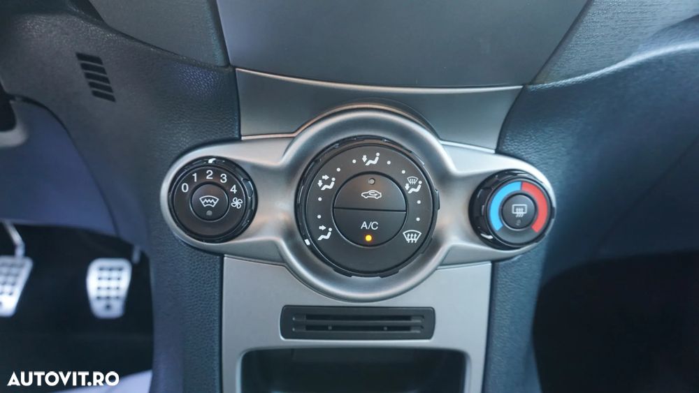 Ford Fiesta 1.25 Titanium - 24