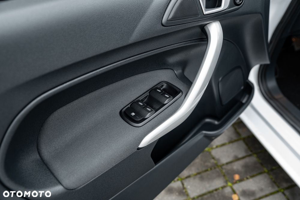 Ford Fiesta 1.6 Ti-VCT Titanium - 17