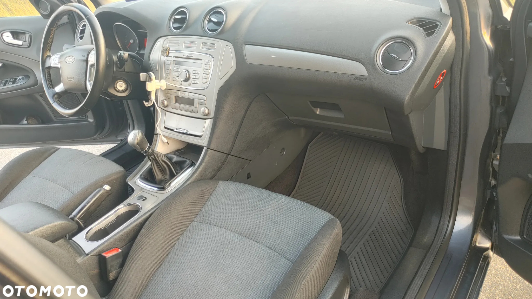Ford Mondeo 2.0 Ambiente - 28