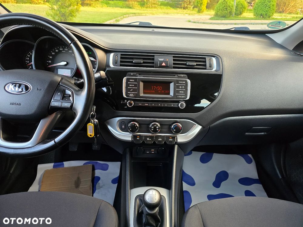 Kia Rio 1.2 Fifa World Cup Edition - 22