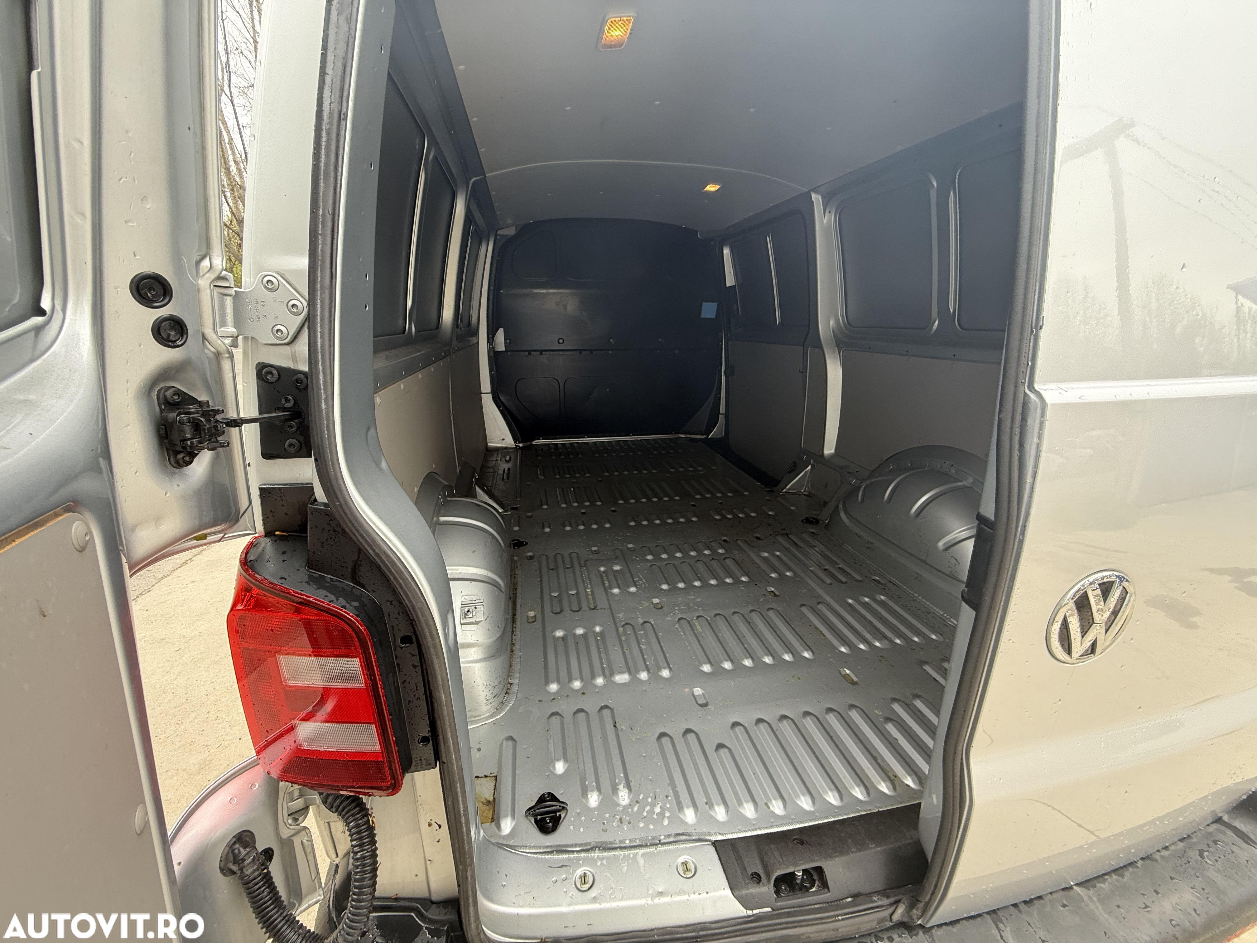 Volkswagen Transporter Kombi T6 2.0 TDI 75 kW KR - 6