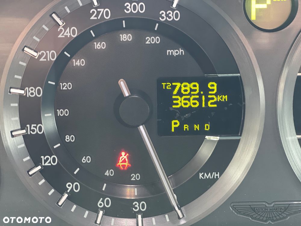 Aston Martin DB9 Standard - 12