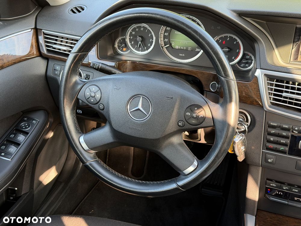 Mercedes-Benz Klasa E 220 CDI DPF BlueEFFICIENCY Automatik Elegance - 31