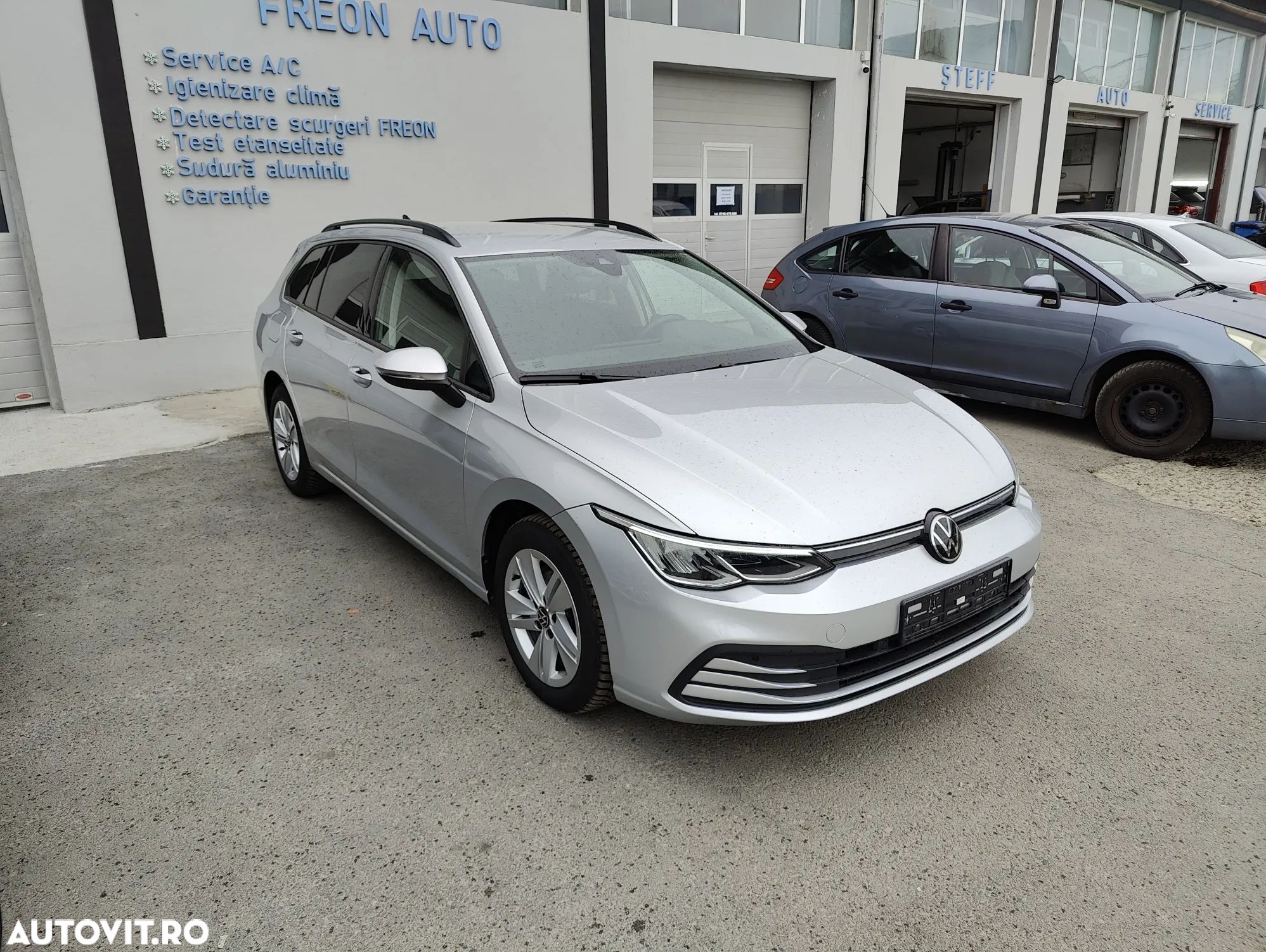 Volkswagen Golf - 1