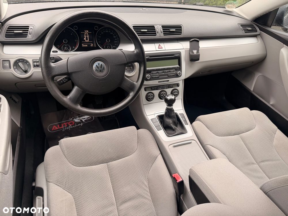 Volkswagen Passat 2.0 TDI DPF BlueMotion Technology Comfortline - 18