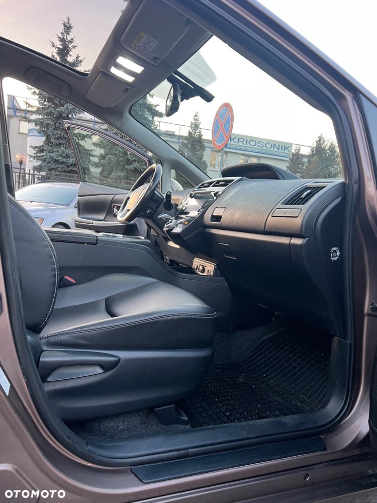 Toyota Prius+ (Hybrid) Executive - 18