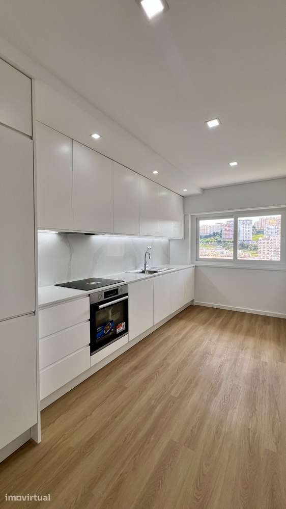 Apartamento T3+1 , 154 m² com Sótão | Totalmente Renovado | Queluz - Vista 2