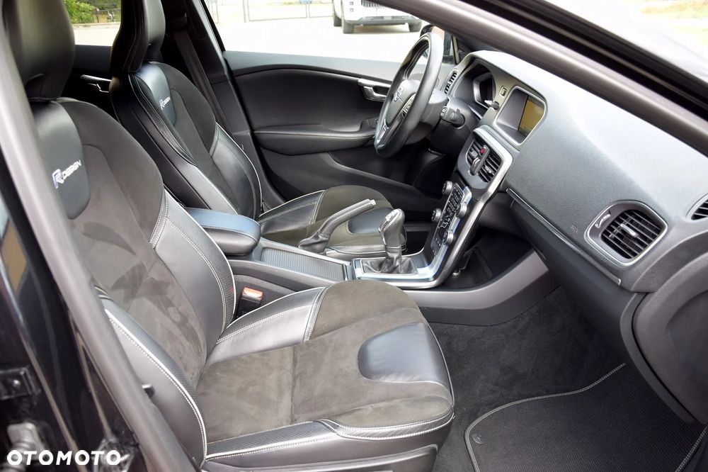Volvo V40 D4 R Design - 13