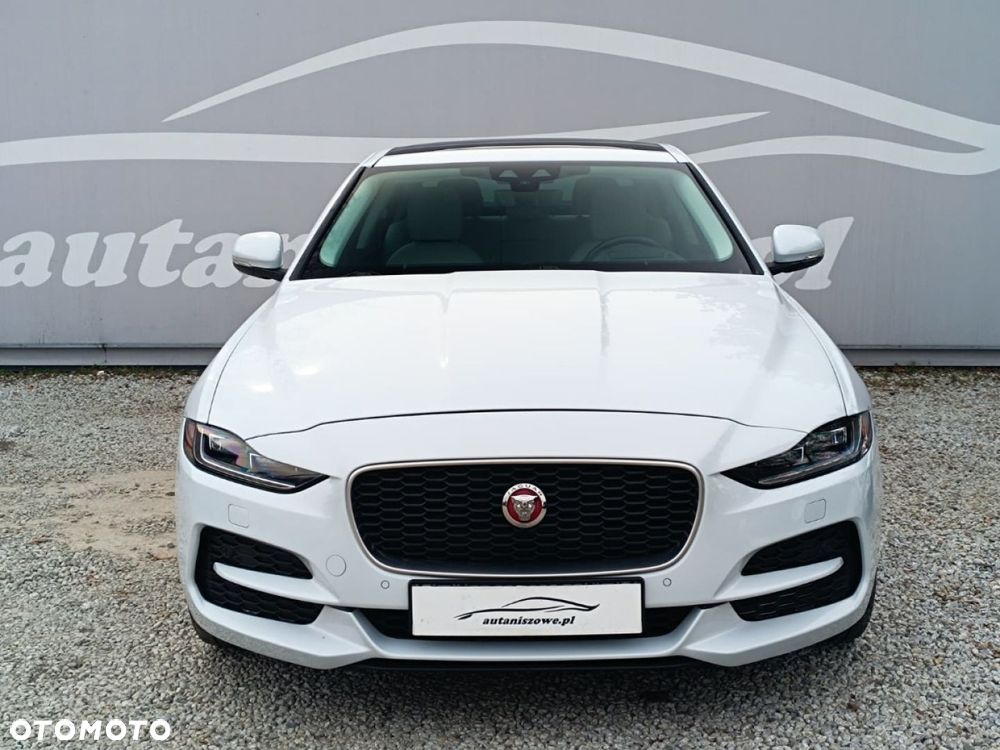 Jaguar XE - 11