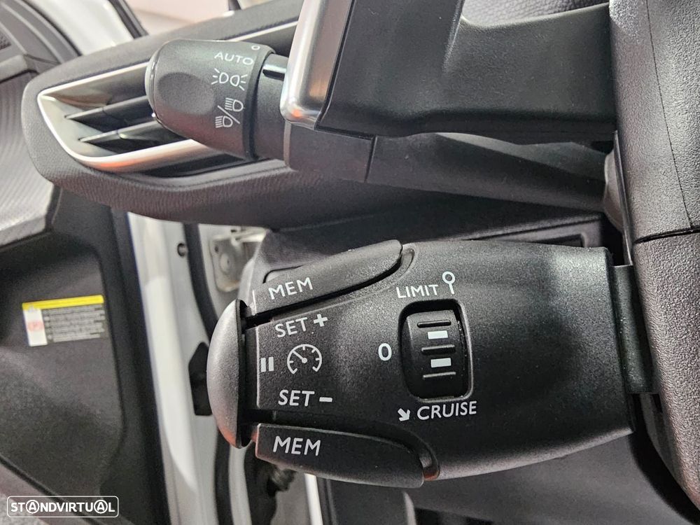 Peugeot 5008 1.5 BlueHDi Allure EAT8 - 17