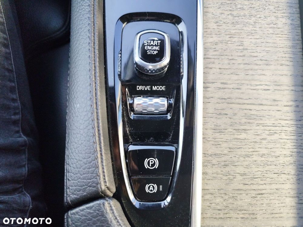 Volvo V90 Cross Country - 25