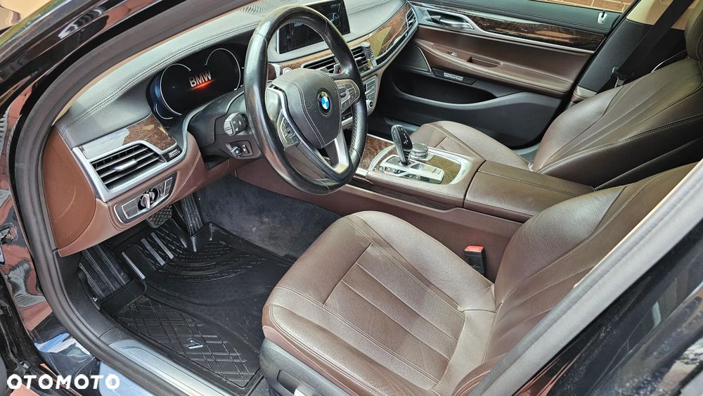 BMW Seria 7 740Li - 34