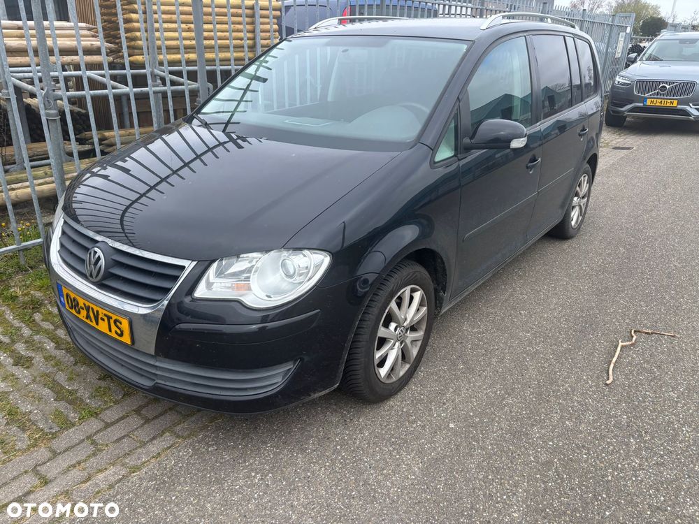Volkswagen Touran - 1