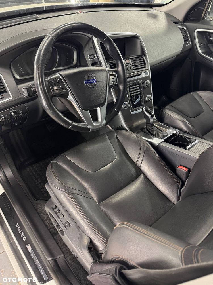 Volvo XC 60 D4 AWD R-Design Kinetic - 25