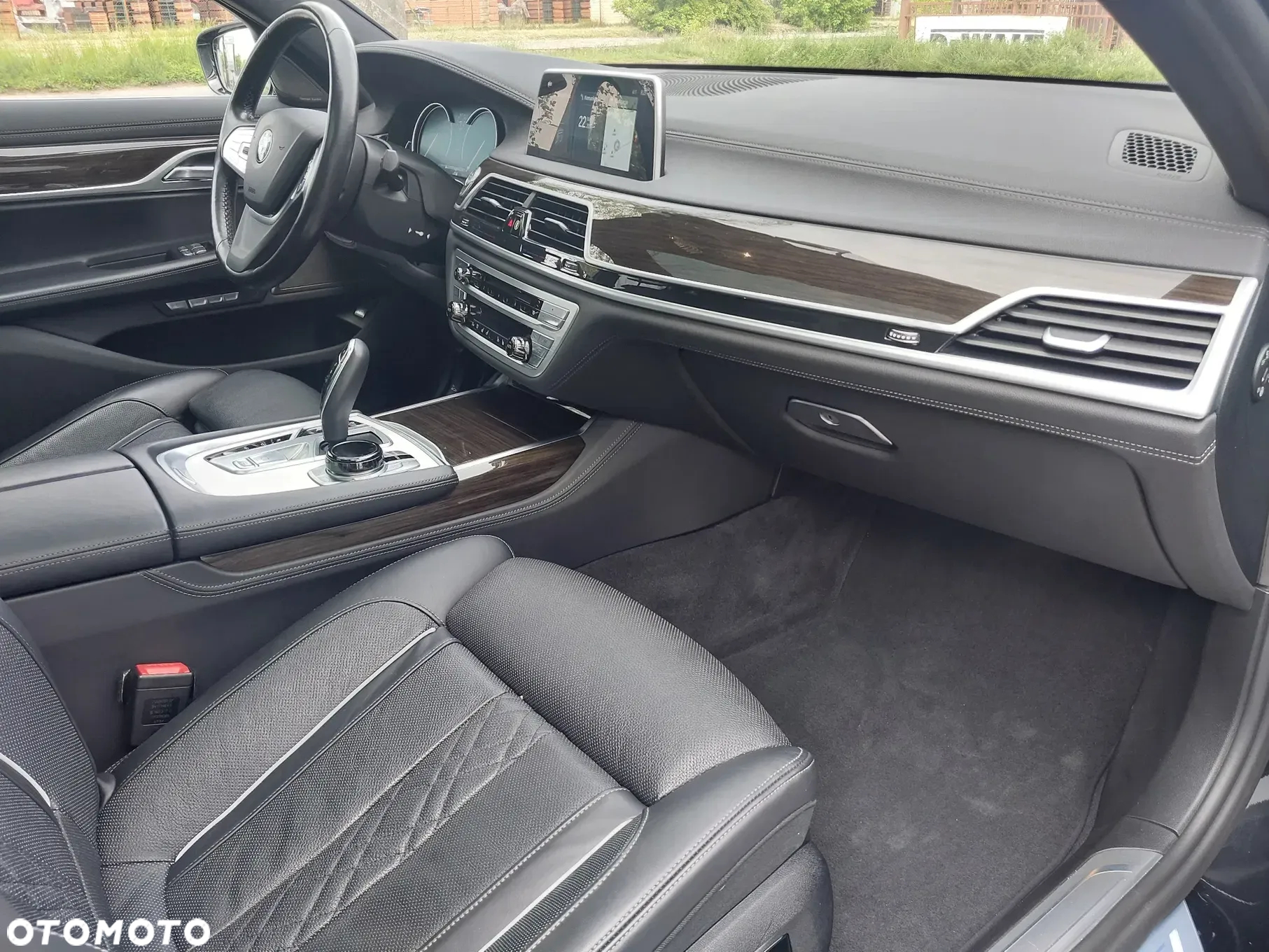 BMW Seria 7 750i xDrive - 27