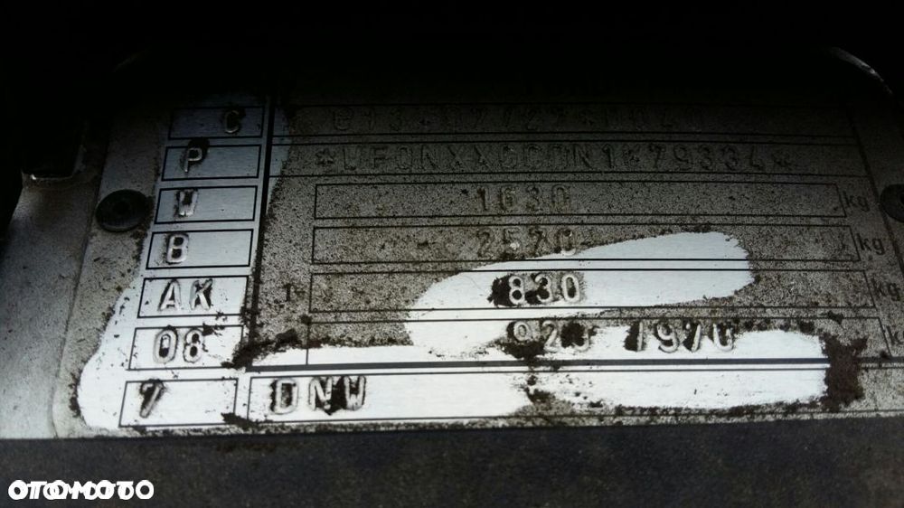 Części ford Focus mk1 kombi  1.4 16V srebrny - 9