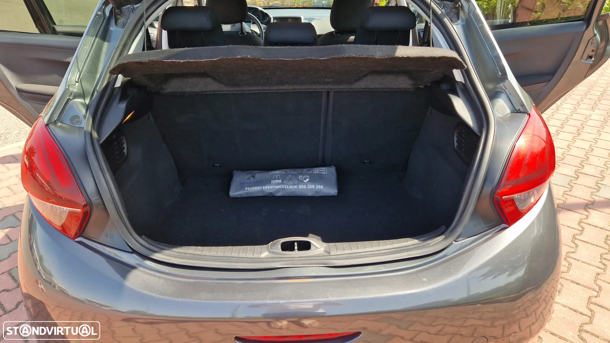 Peugeot 208 1.2 PureTech Style - 21