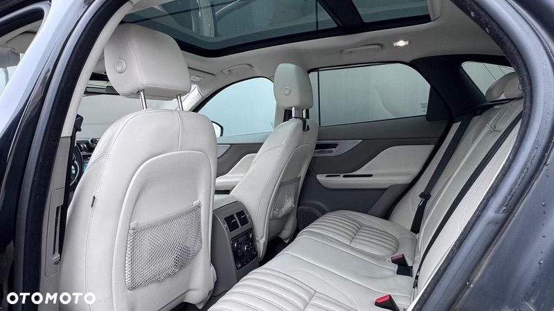 Jaguar F-Pace 30d AWD Prestige - 11