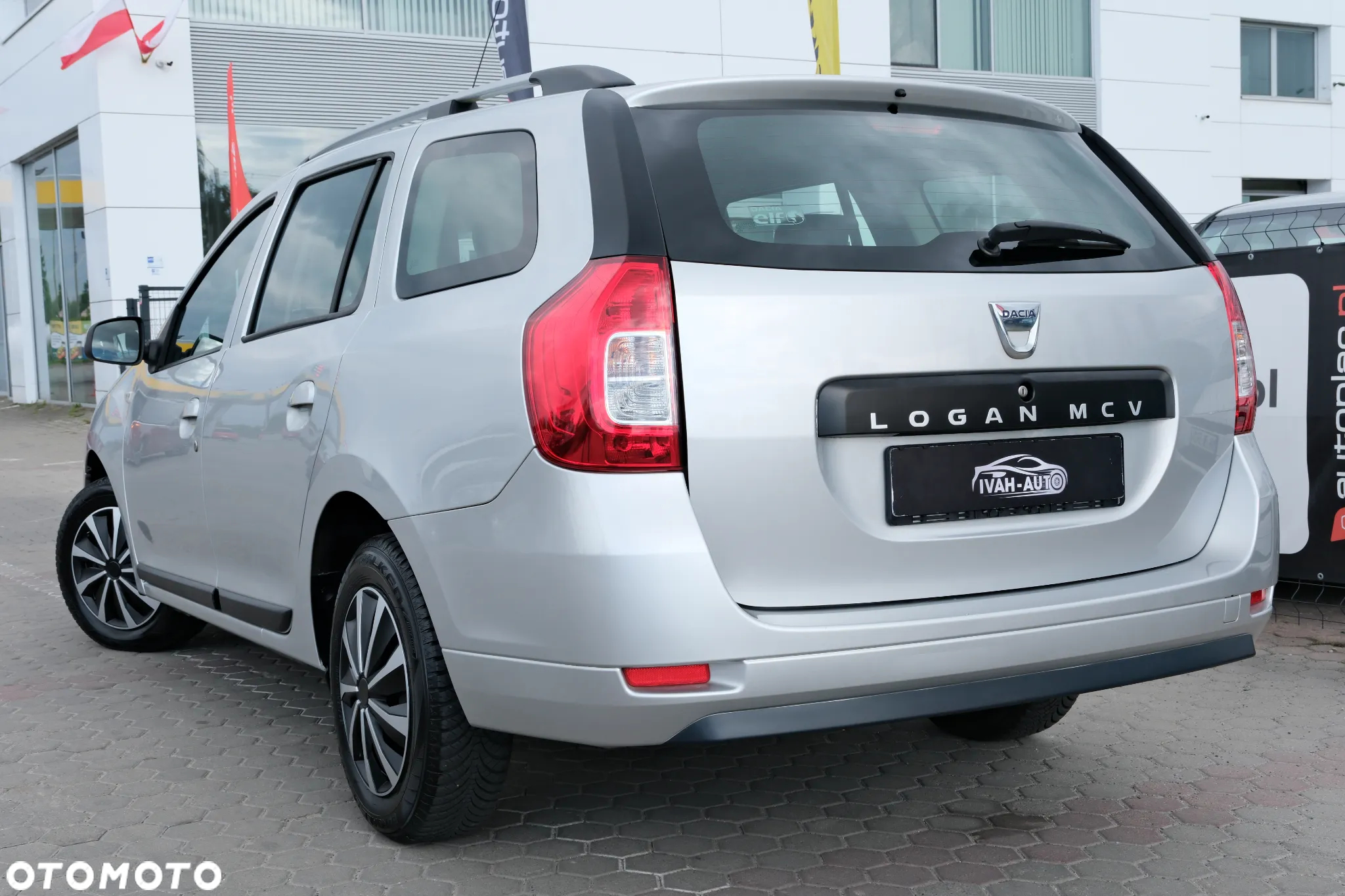 Dacia Logan MCV 1.2 16V 75 Ambiance - 11