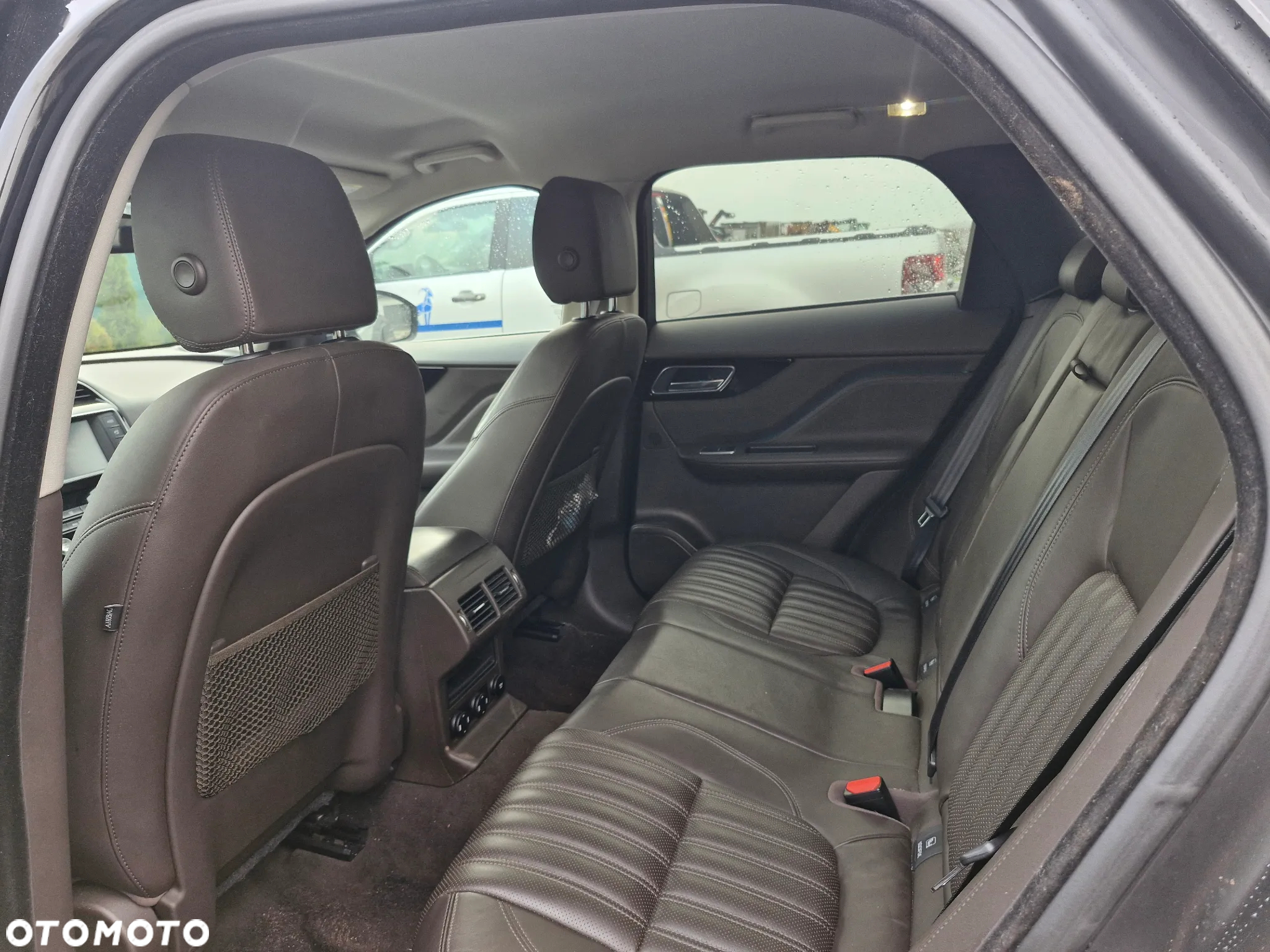 Jaguar F-Pace 25d AWD R-Sport - 9