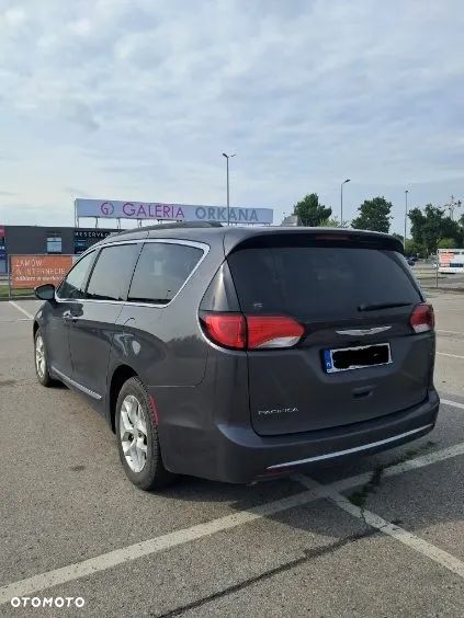 Chrysler Pacifica - 2