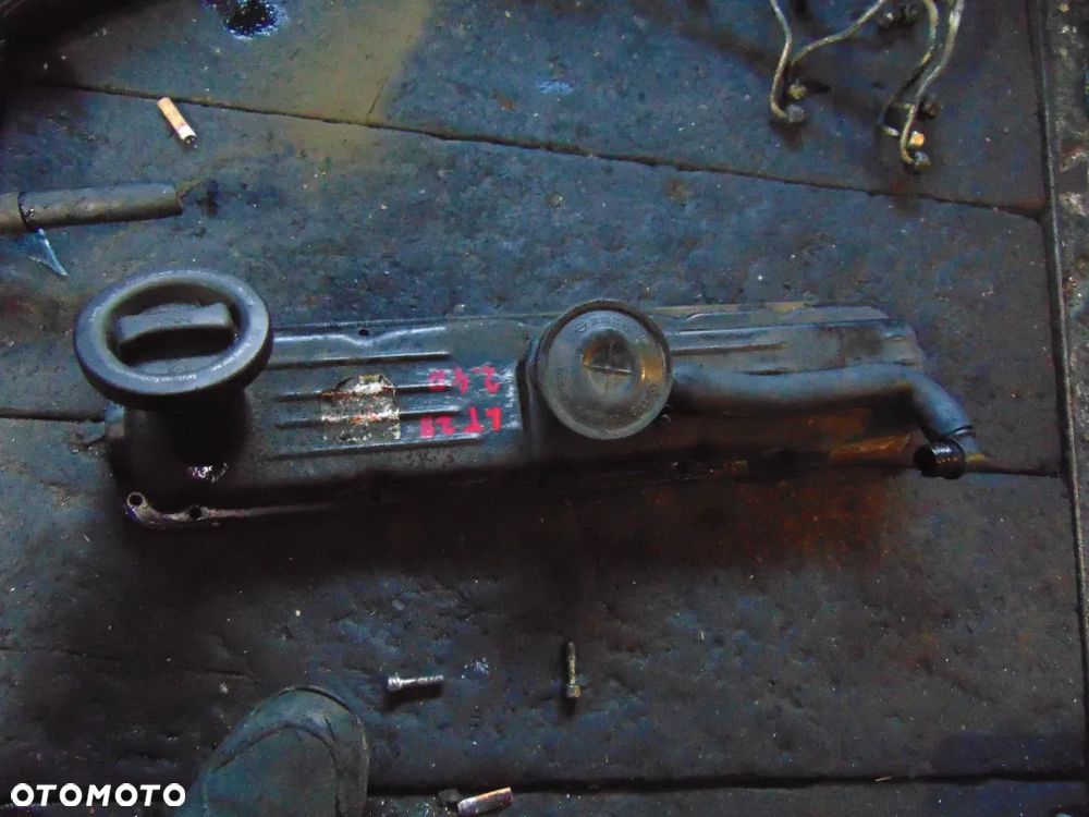 Pokrywa zaworów LT 28 2,4 D - 2