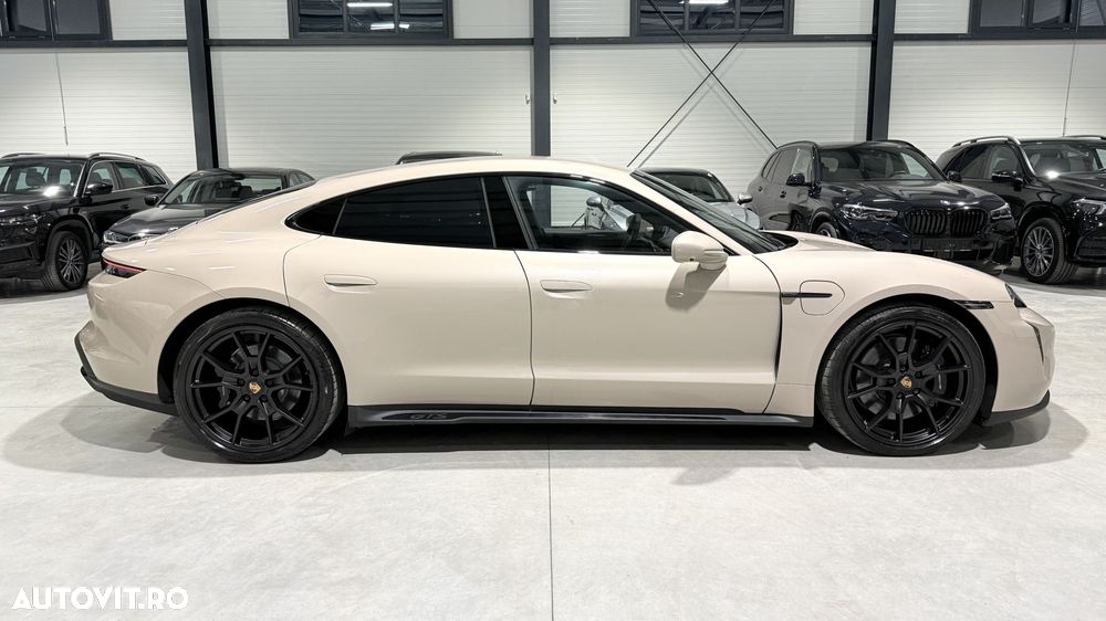 Porsche Taycan GTS Sport - 14