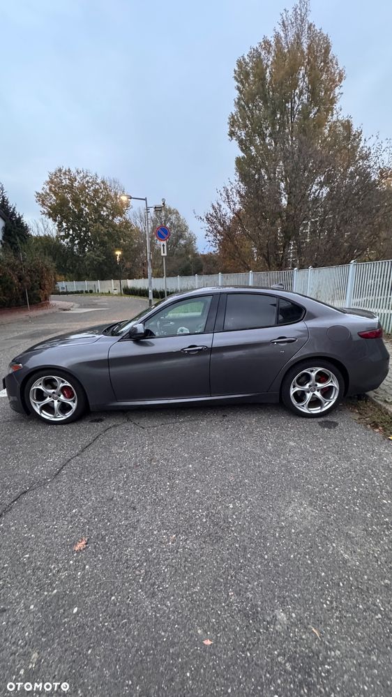Alfa Romeo Giulia - 5