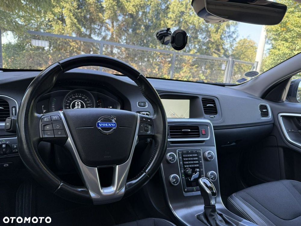 Volvo V60 T3 Geartronic Momentum - 17