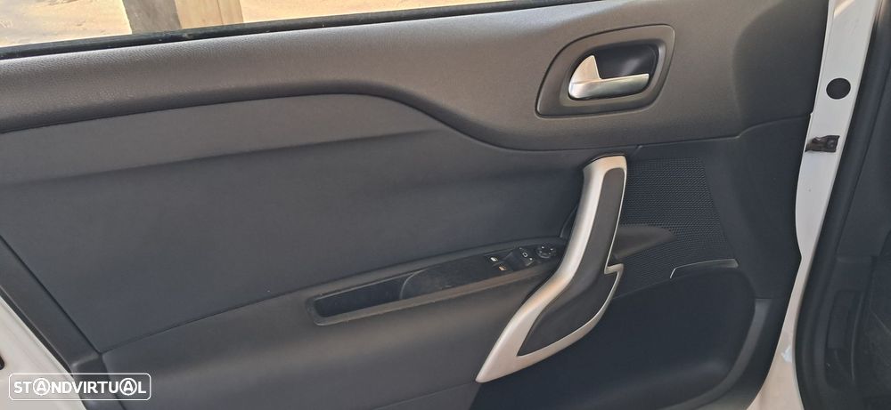 Citroën DS4 1.6 e-HDi So Chic - 4