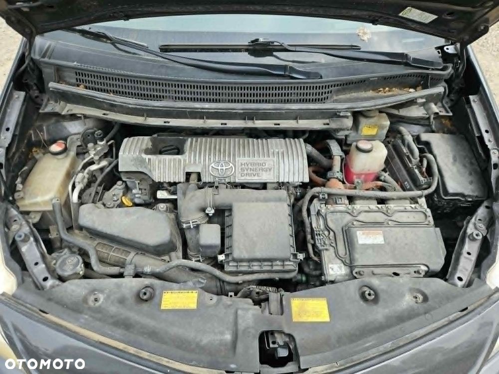 Toyota Prius+ (Hybrid) Executive - 8