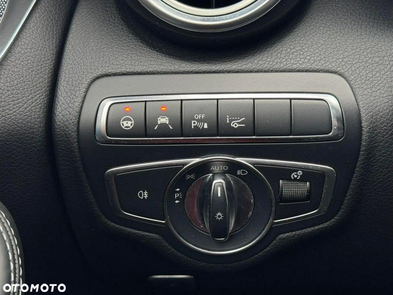 Mercedes-Benz Klasa C AMG 63 T AMG Speedshift 7G-MCT - 28