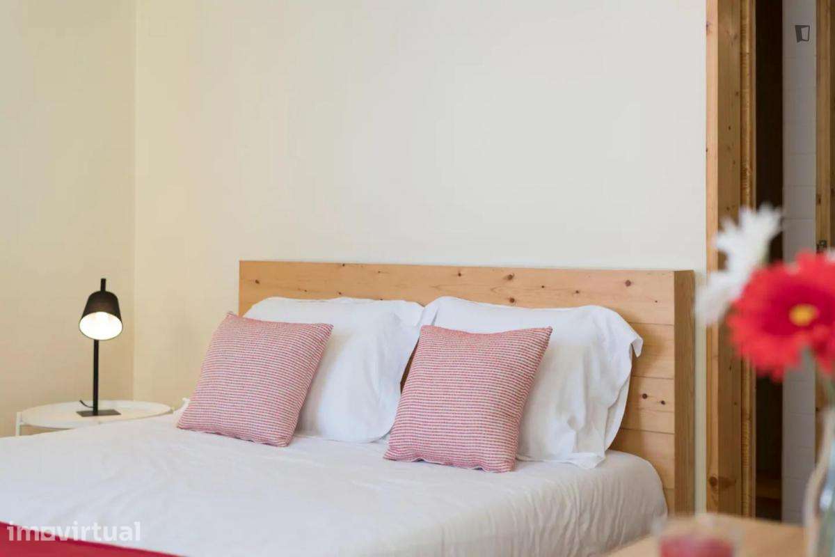 Quarto - localizado em Santo Ildefonso Porto - Grande imagem: 2/10