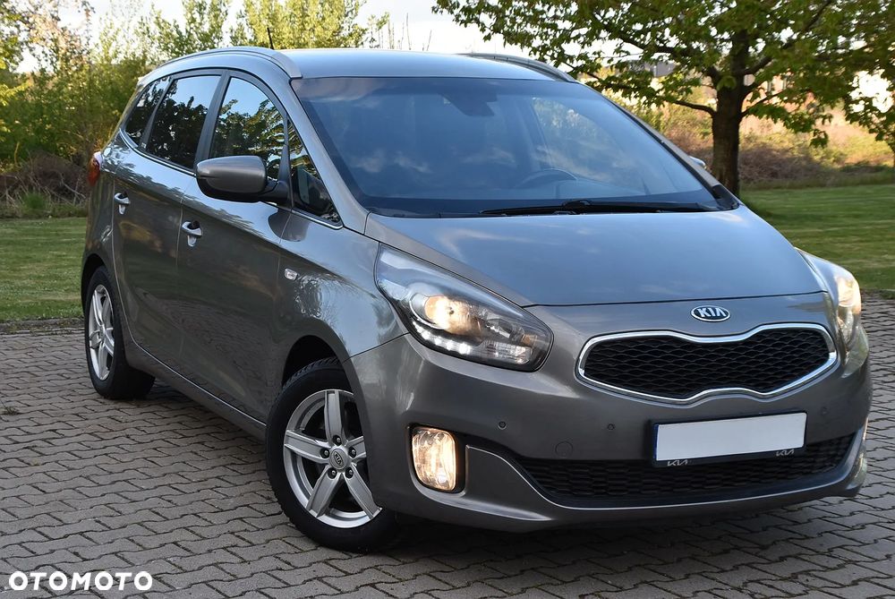 Kia Carens - 1