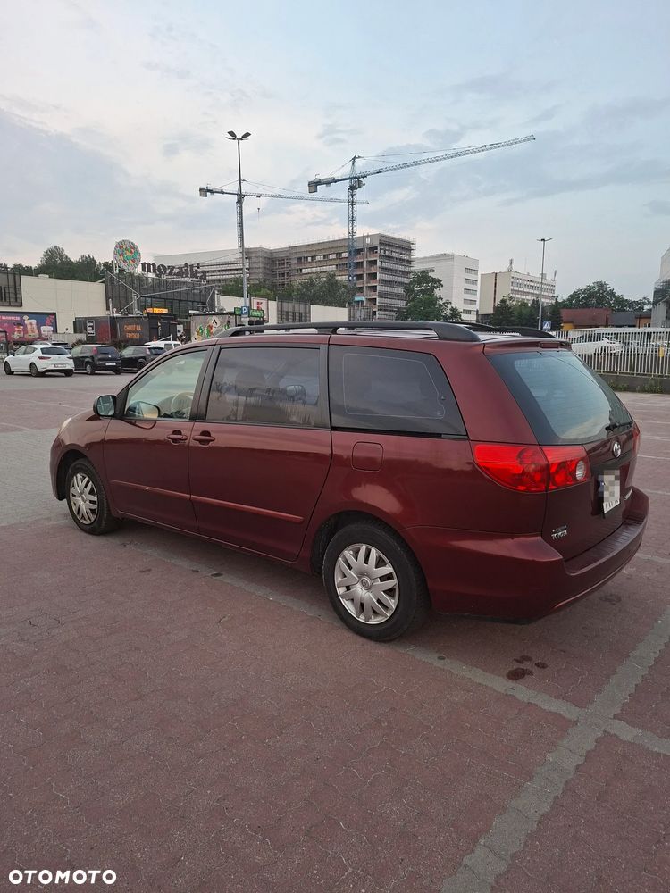 Toyota Sienna - 3