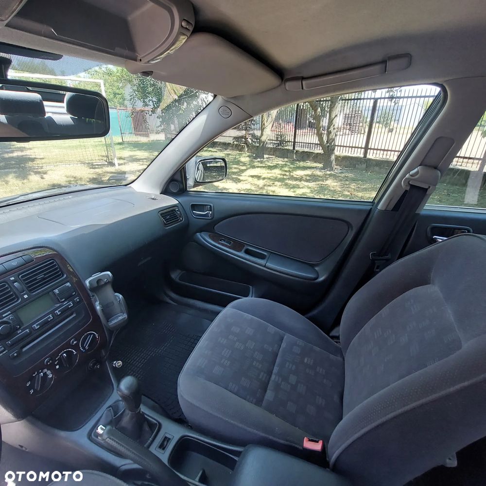 Toyota Avensis 2.0 VVT-i Sol - 12